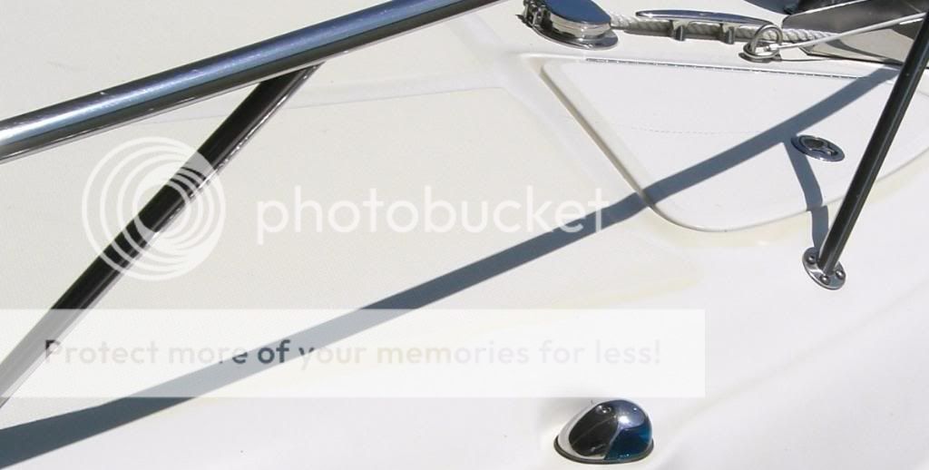 Yellow stains on bow deck gelcoat Club Sea Ray